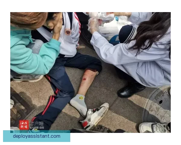 公交车事故致两名小学生受伤引发社会关注责任调查与安全反思